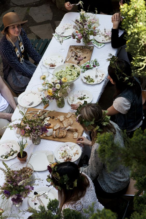 5 tips for throwing the best spring soiree
